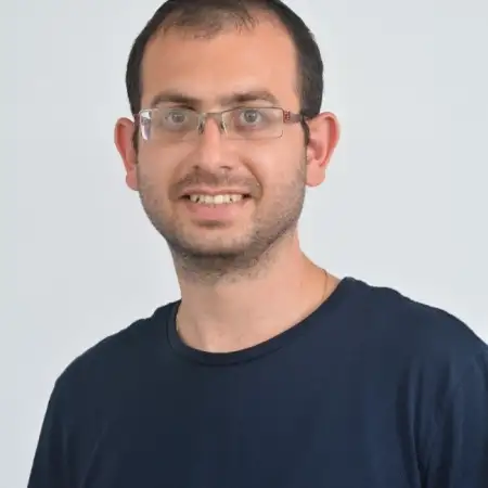 יצחק, 36Ness Ziona 